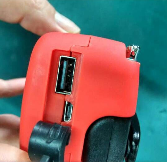 Solar Hand Crank USB Charging Radio Flashlight — view 3
